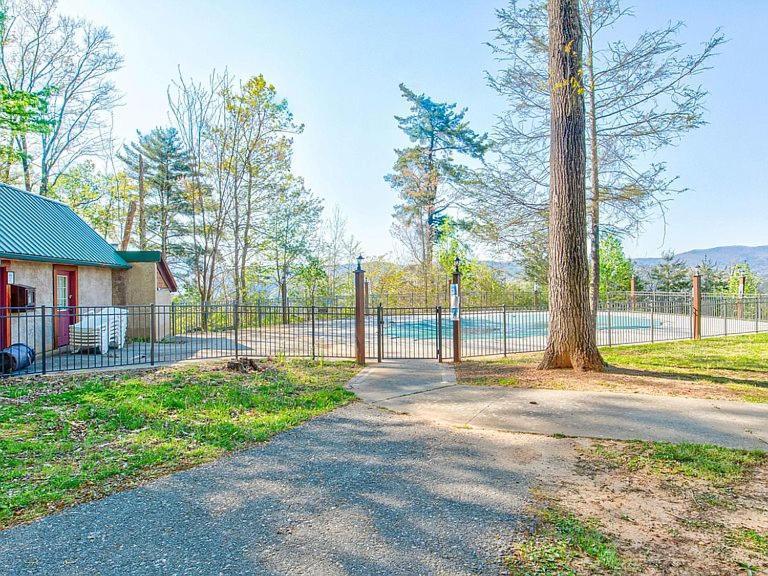 Amazing Views, Pool, Hot Tub, Game Room Sevierville Exterior photo